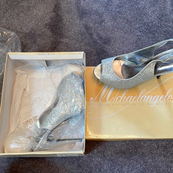 Michaelangelo by David Bridal heals - Picture 1 of 6